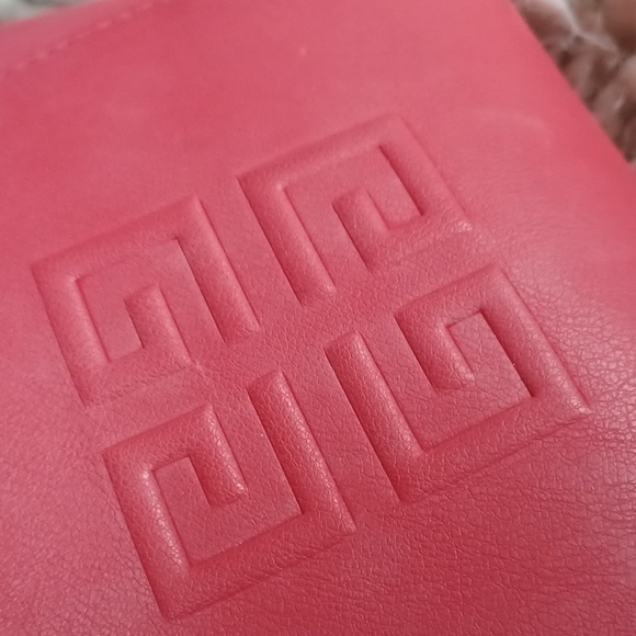 Givenchy makeup bag - Picture 13 of 15